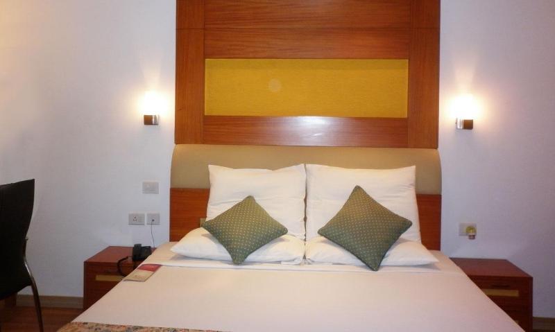 Hotel Riverside Resort And Spa Kumbakonam Exterior foto