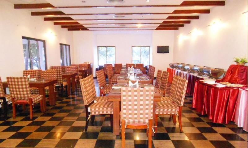 Hotel Riverside Resort And Spa Kumbakonam Exterior foto